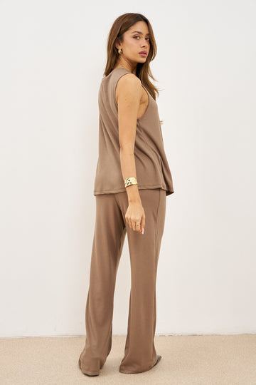 חליפת ווסט וופל קשירה