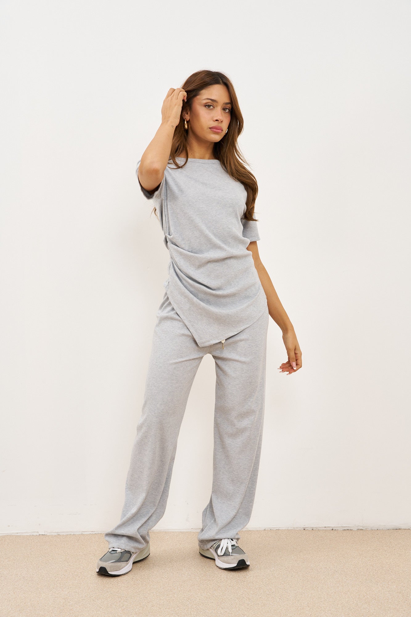 חליפת ריב אי סימטרי מכנסיים רחבים