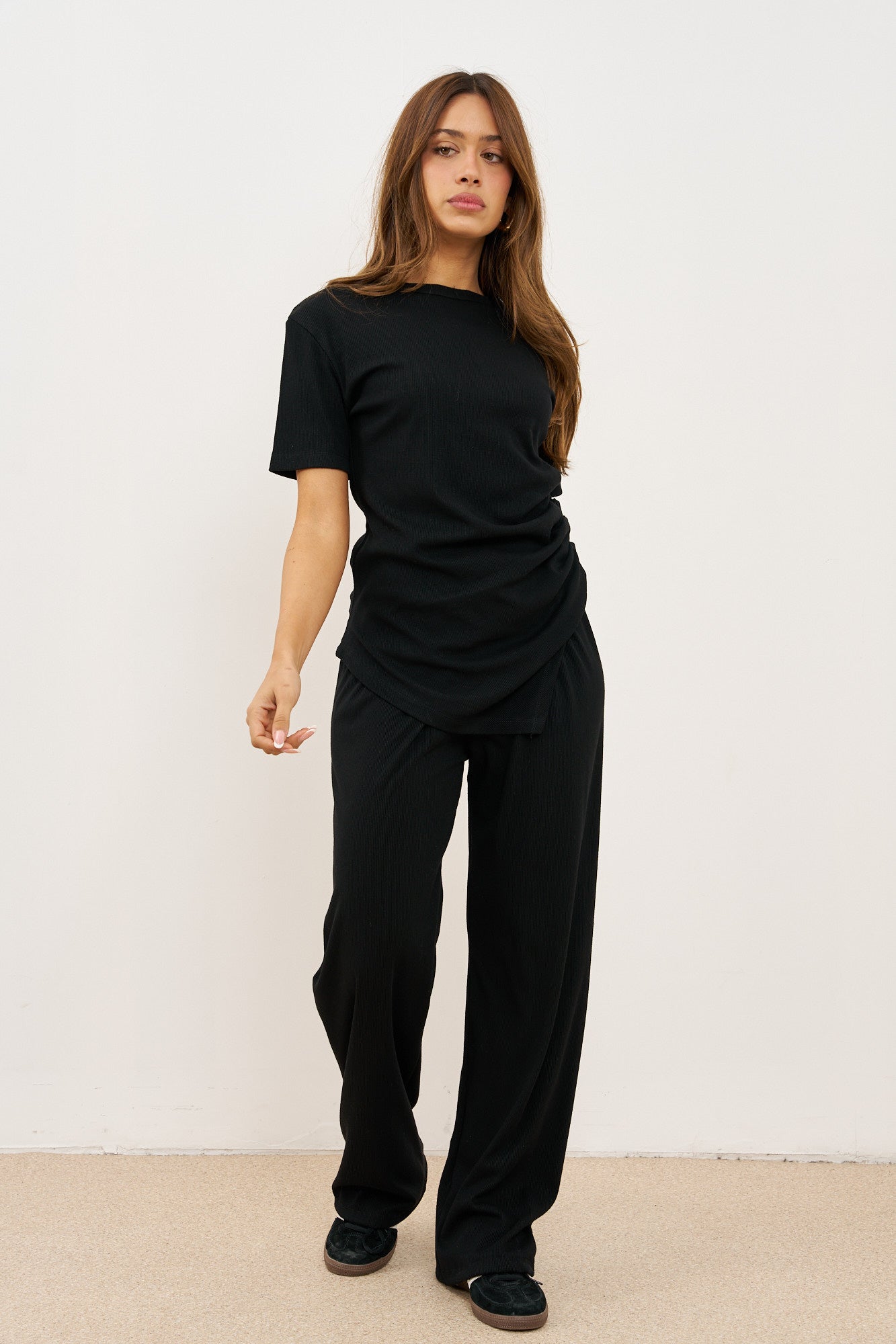 חליפת ריב אי סימטרי מכנסיים רחבים