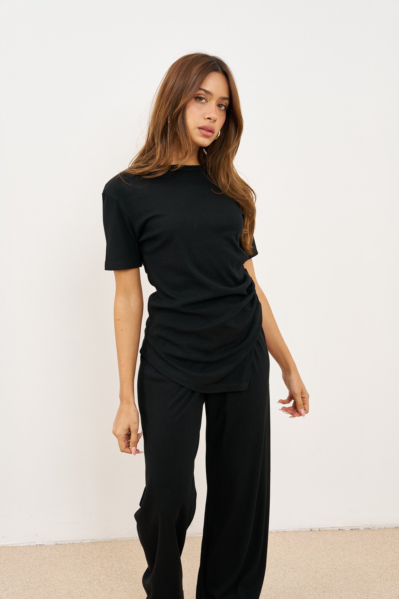 חליפת ריב אי סימטרי מכנסיים רחבים