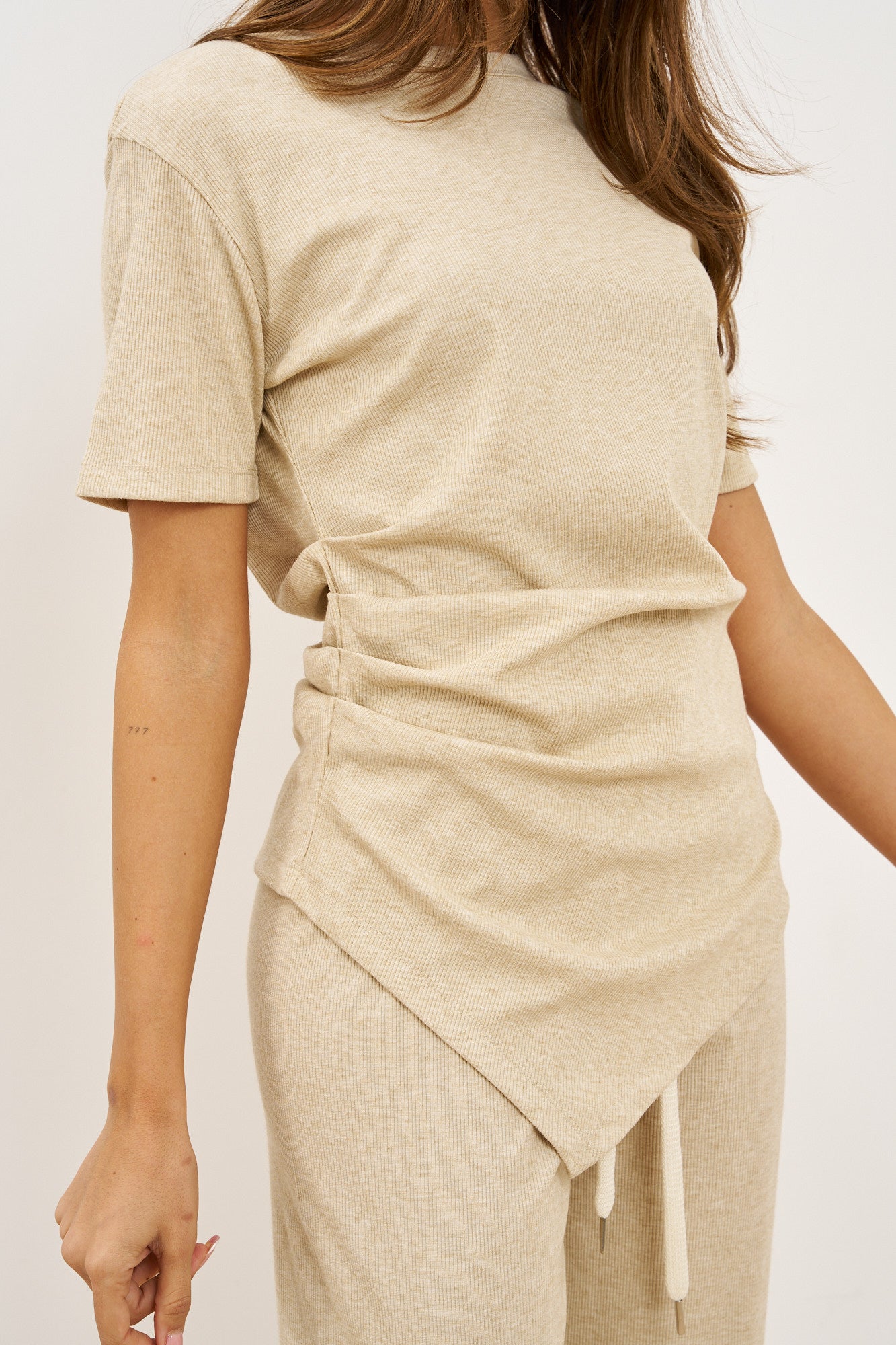 חליפת ריב אי סימטרי מכנסיים רחבים