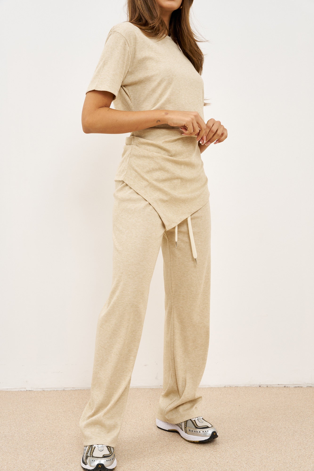 חליפת ריב אי סימטרי מכנסיים רחבים