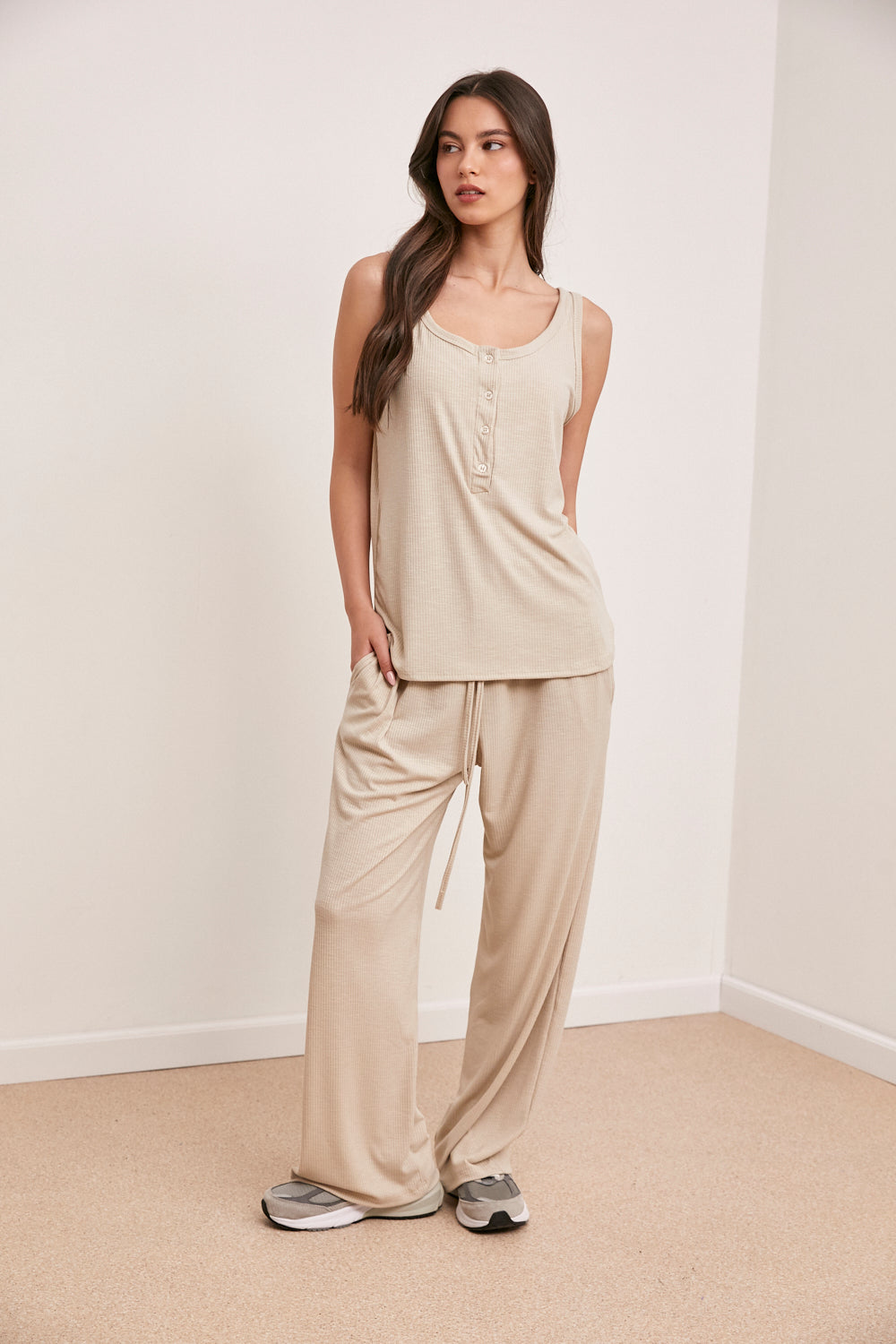 חליפת גופיה לסלי