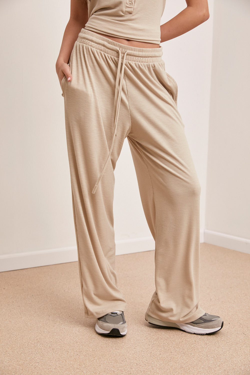 חליפת גופיה לסלי