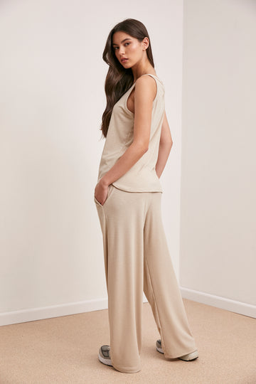 חליפת גופיה לסלי