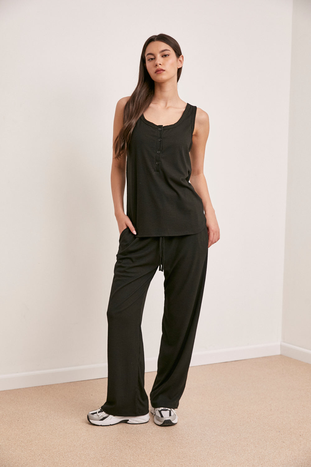 חליפת גופיה לסלי