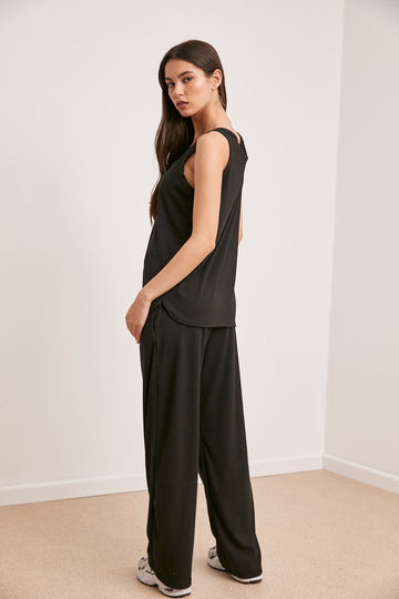 חליפת גופיה לסלי