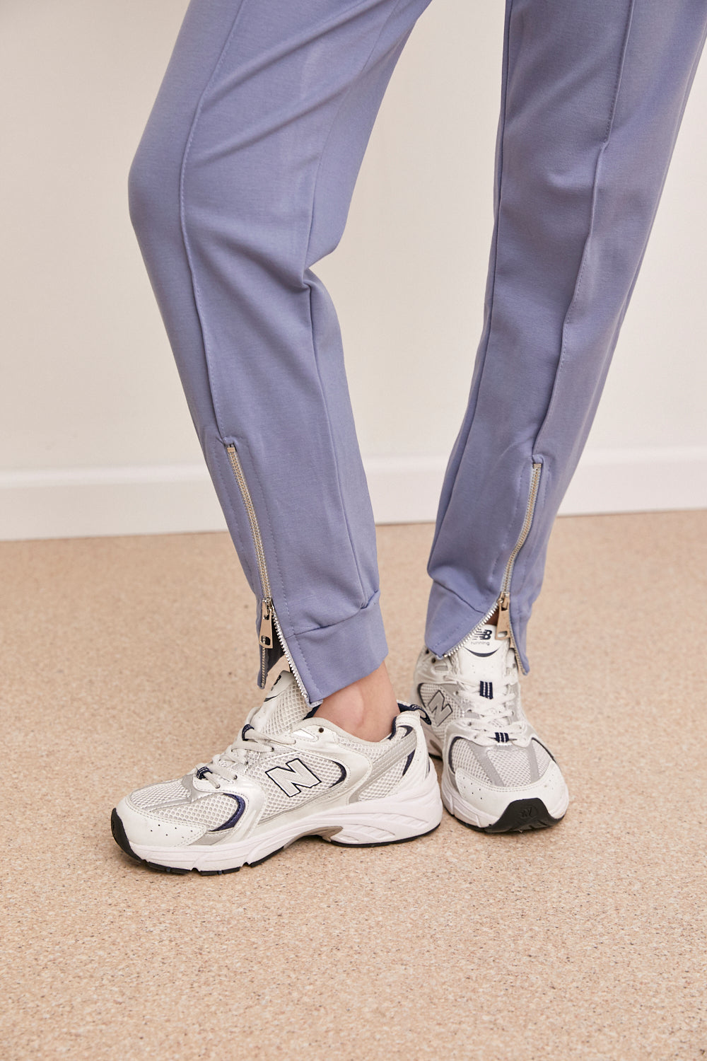 חליפת וי ג'רסי רוכסנים