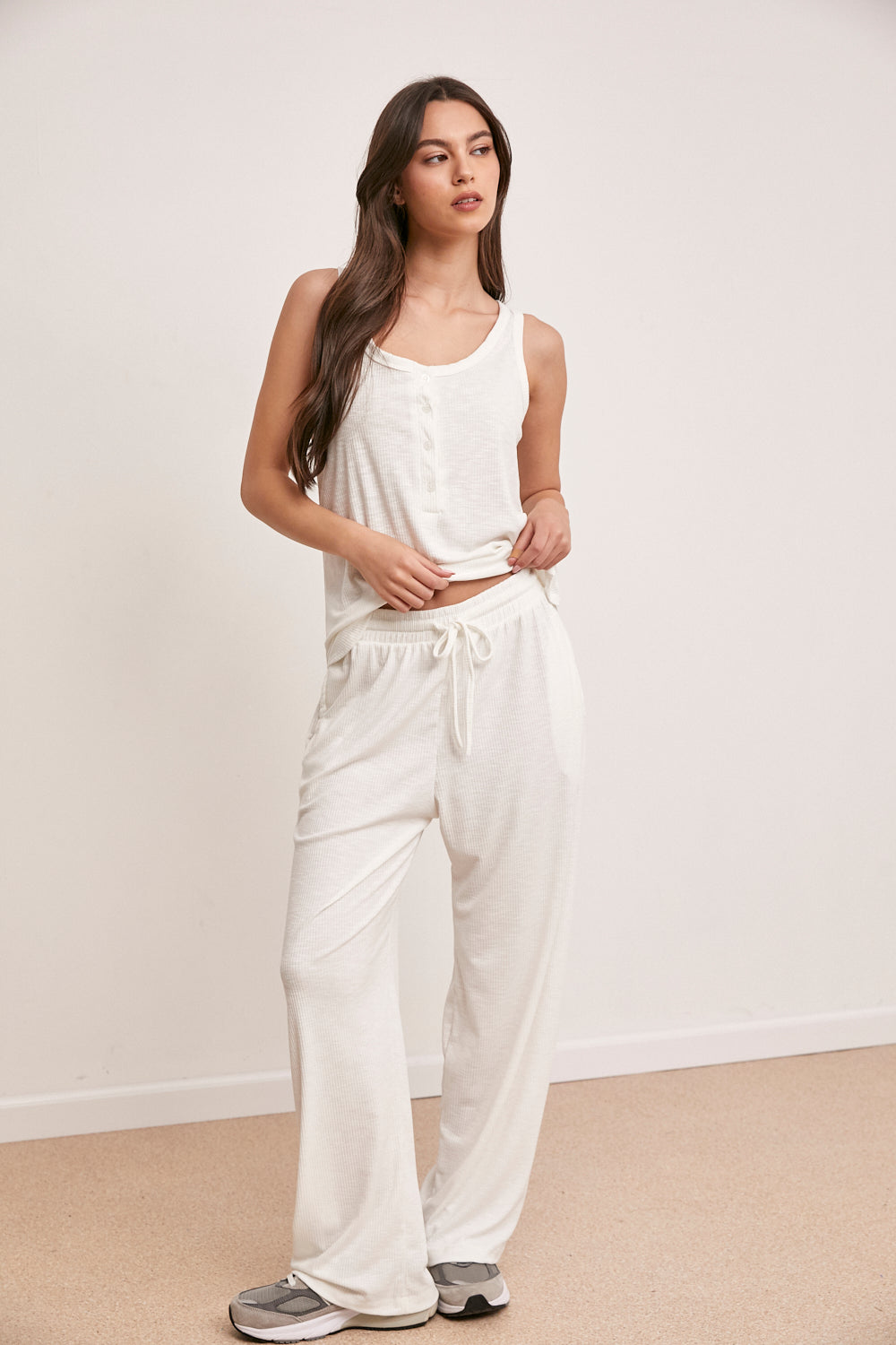 חליפת גופיה לסלי