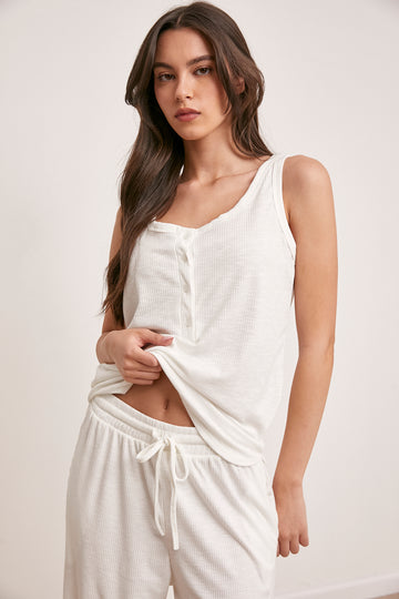 חליפת גופיה לסלי