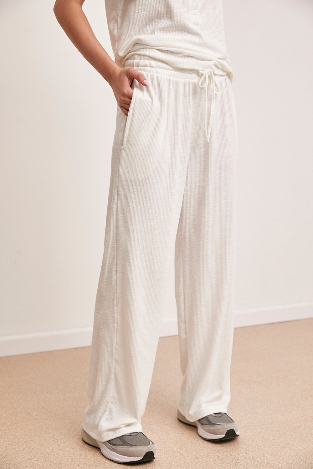 חליפת גופיה לסלי