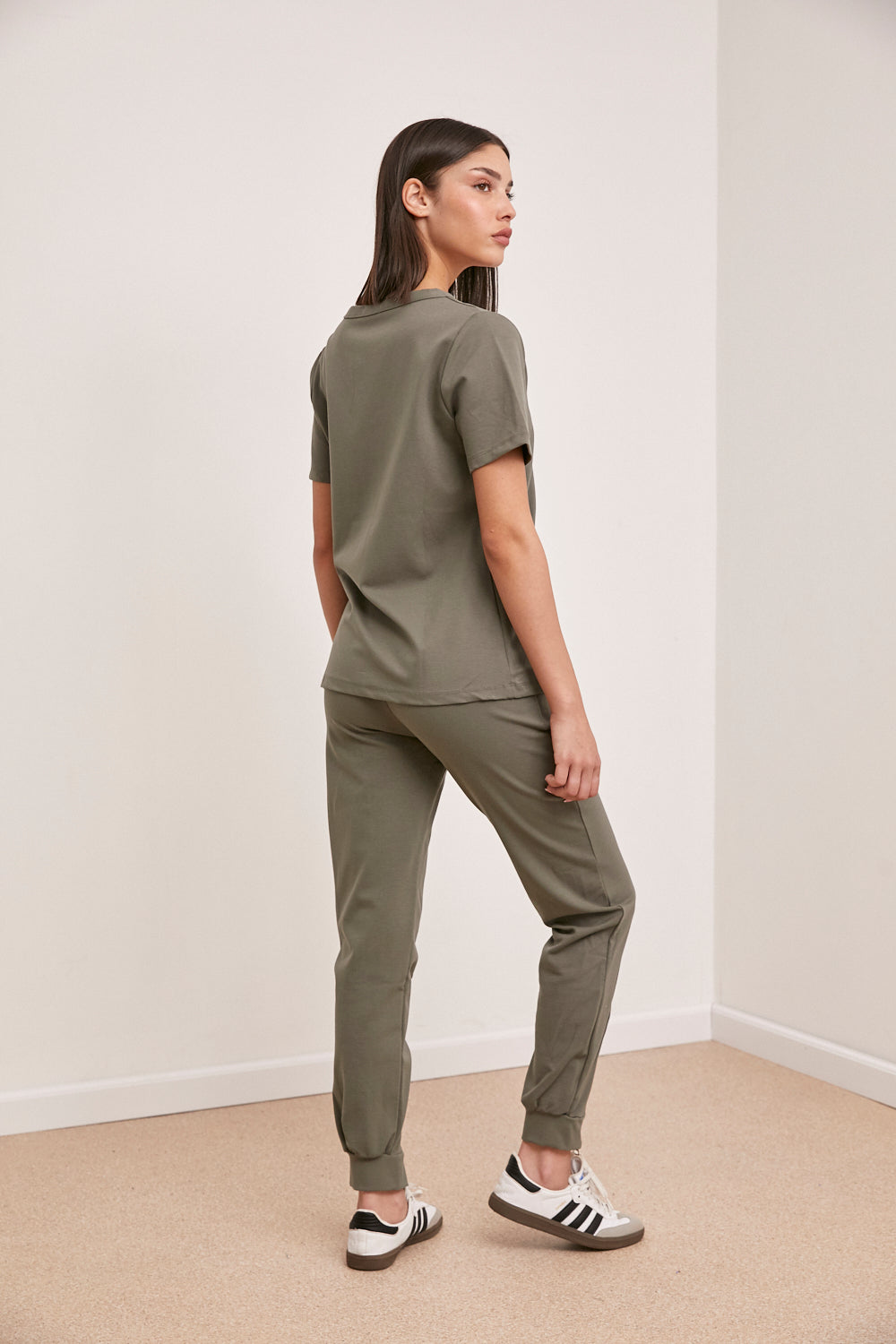 חליפת וי ג'רסי רוכסנים