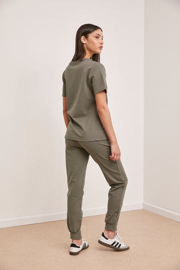 חליפת וי ג'רסי רוכסנים