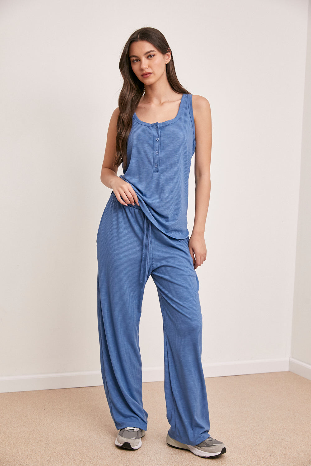 חליפת גופיה לסלי