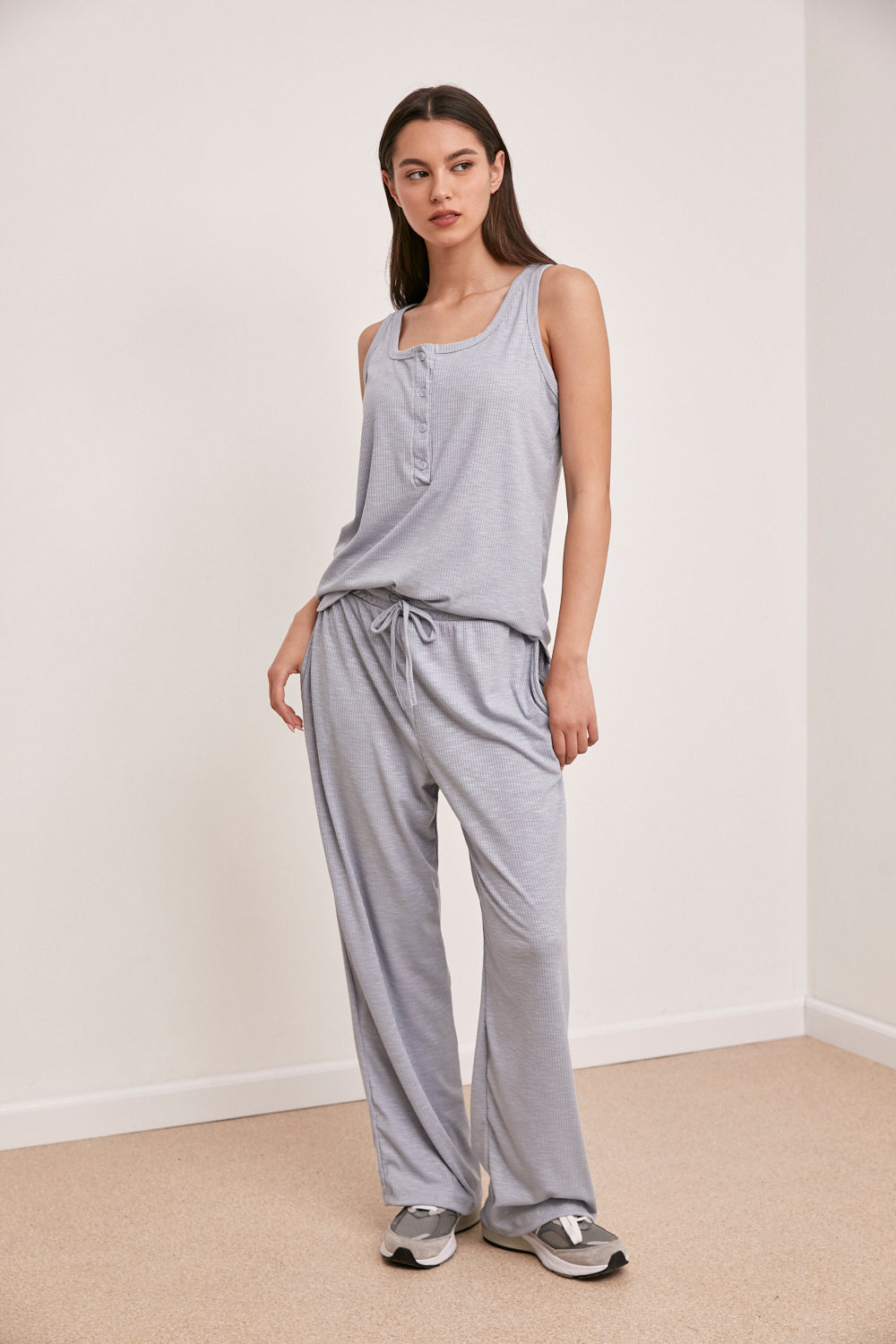 חליפת גופיה לסלי