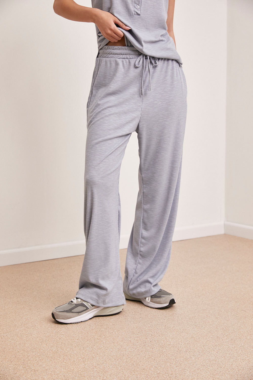 חליפת גופיה לסלי