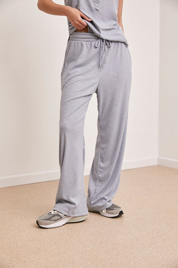 חליפת גופיה לסלי