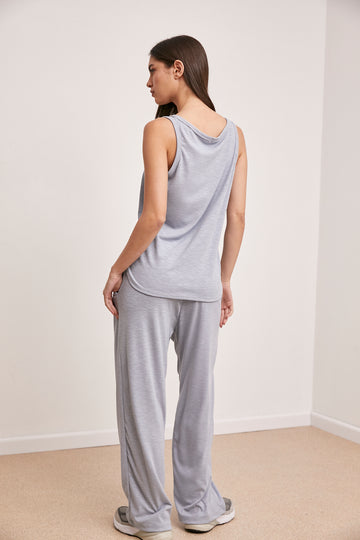 חליפת גופיה לסלי