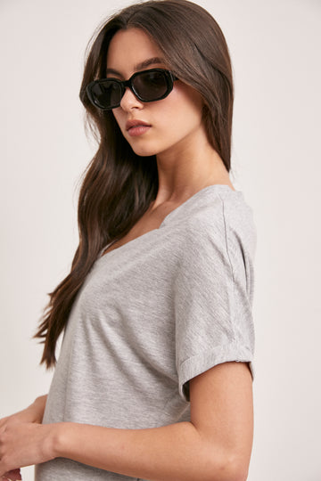 שמלת וי סינגל שליצים