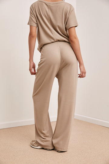 חליפת וי וופל מיליה