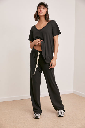 חליפת וי וופל מיליה