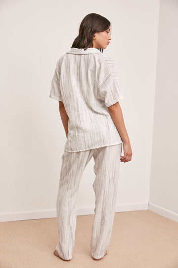 חליפת פשתן אן