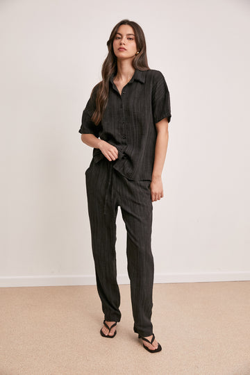 חליפת פשתן אן