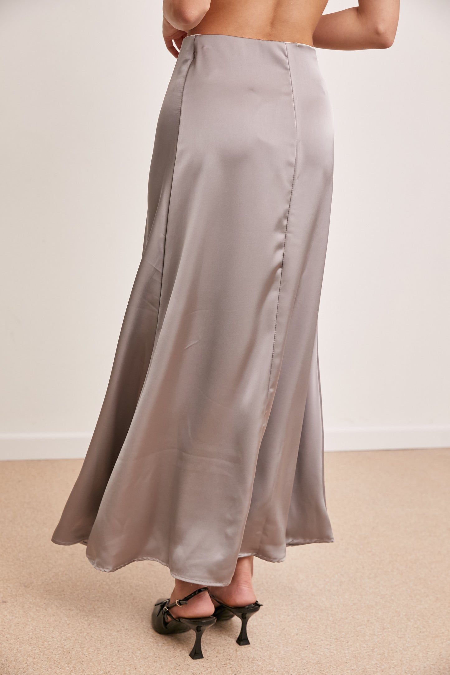 חצאית סאטן רוכסן