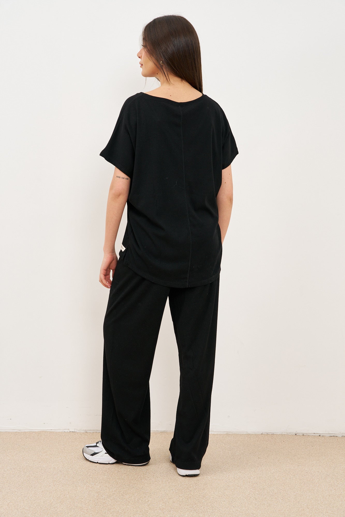 חליפת וי ריב מלאנז