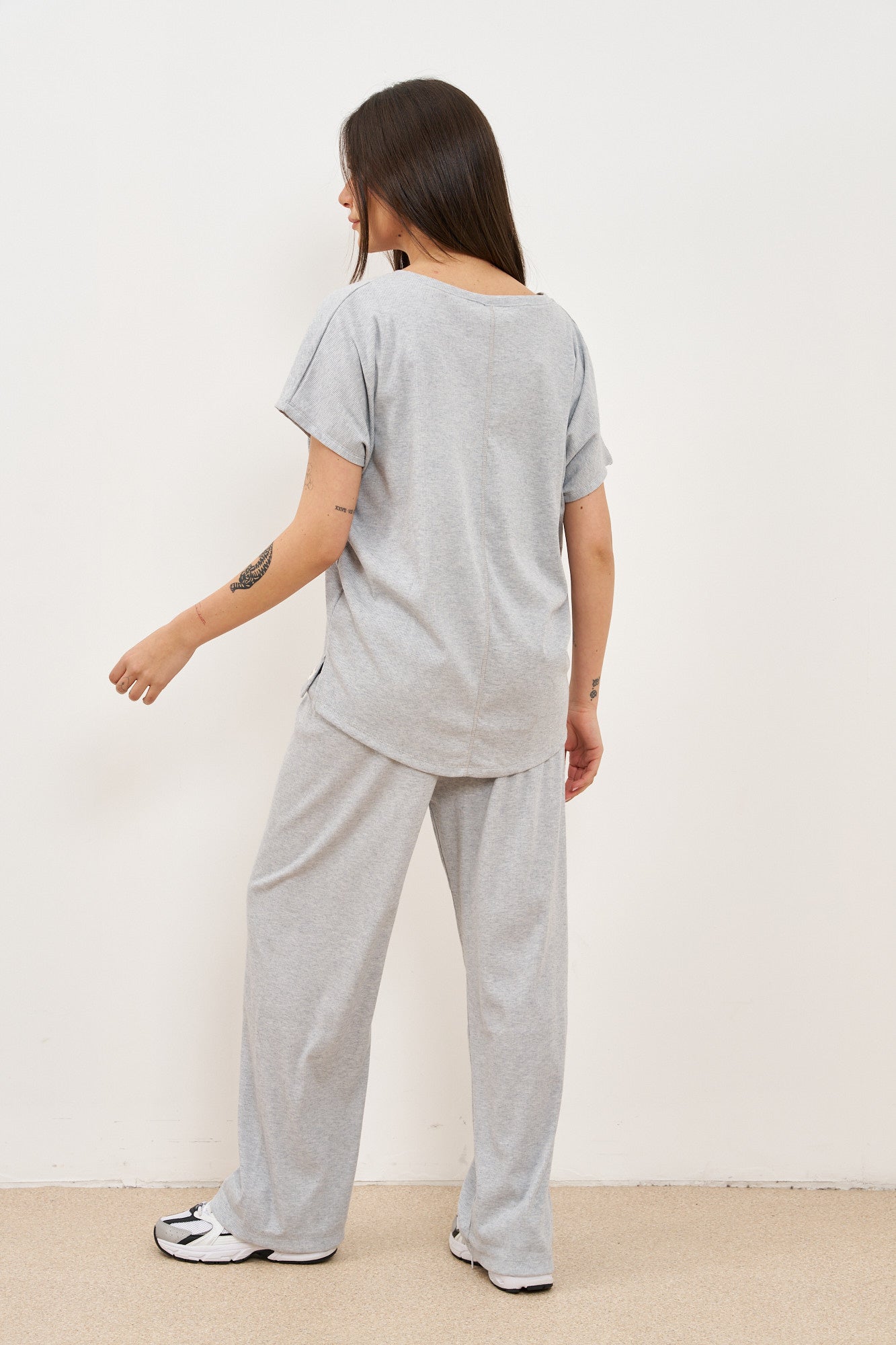 חליפת וי ריב מלאנז