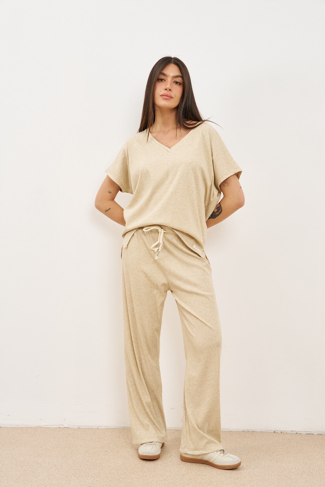 חליפת וי ריב מלאנז