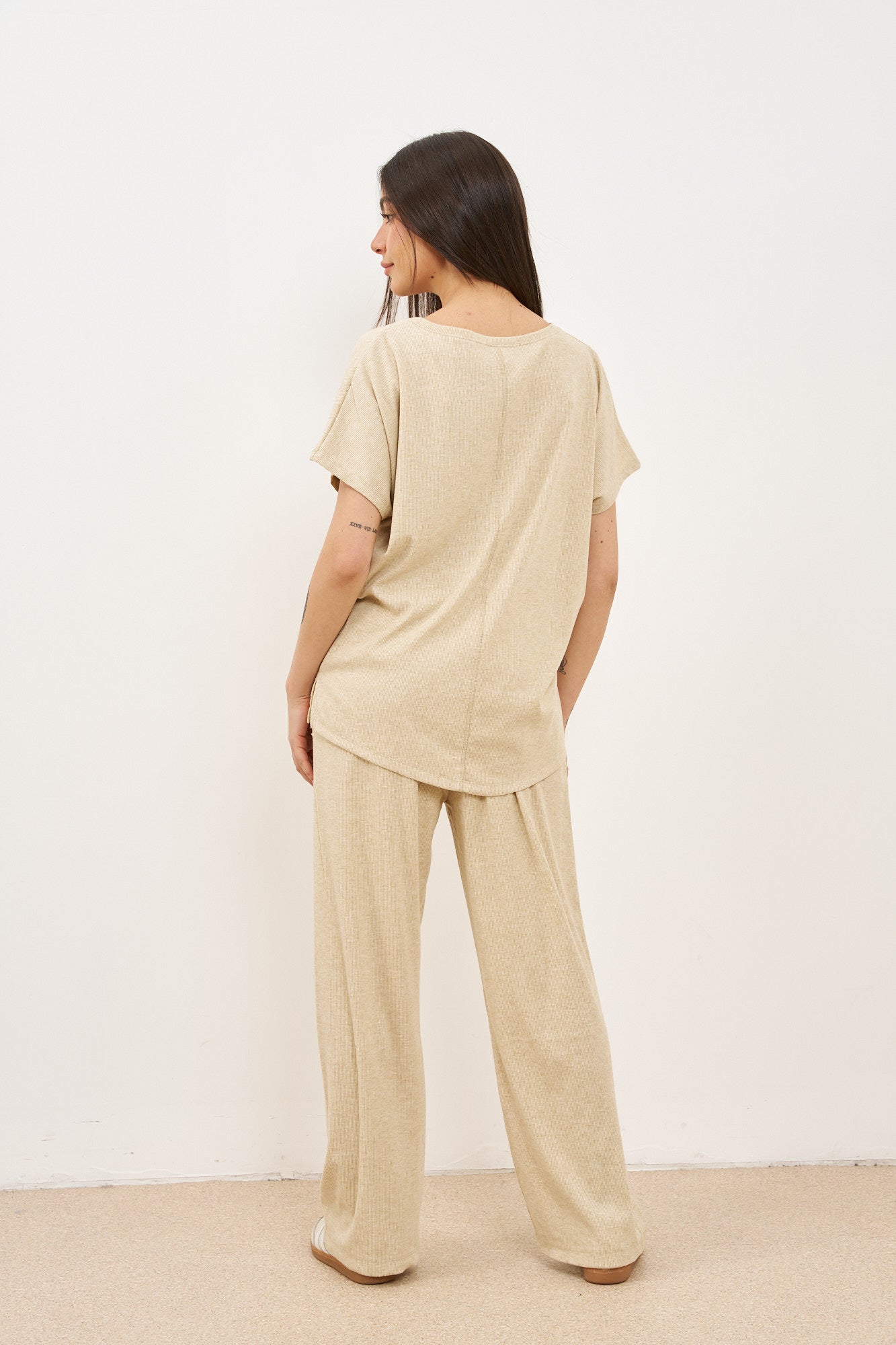 חליפת וי ריב מלאנז