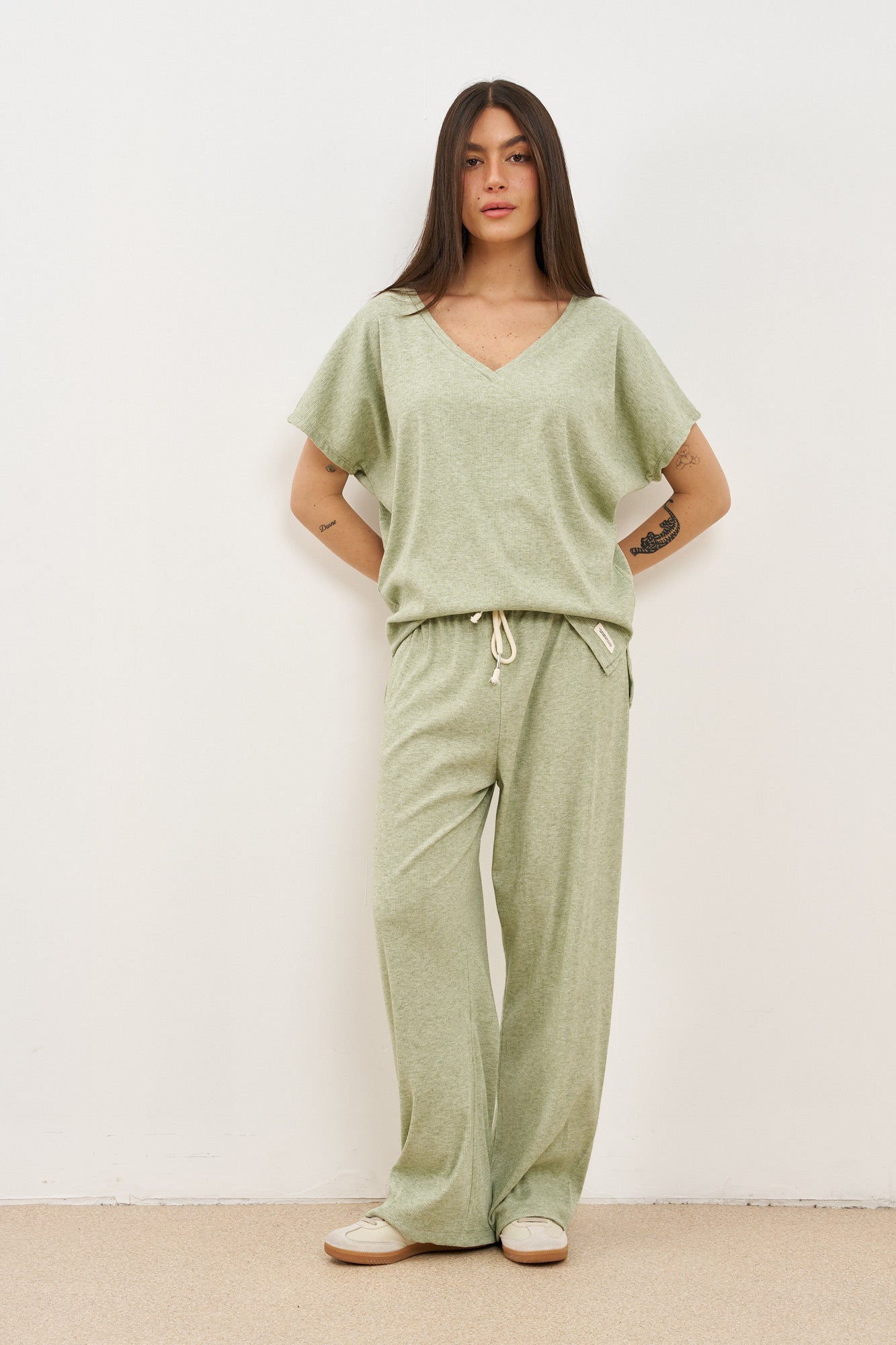 חליפת וי ריב מלאנז