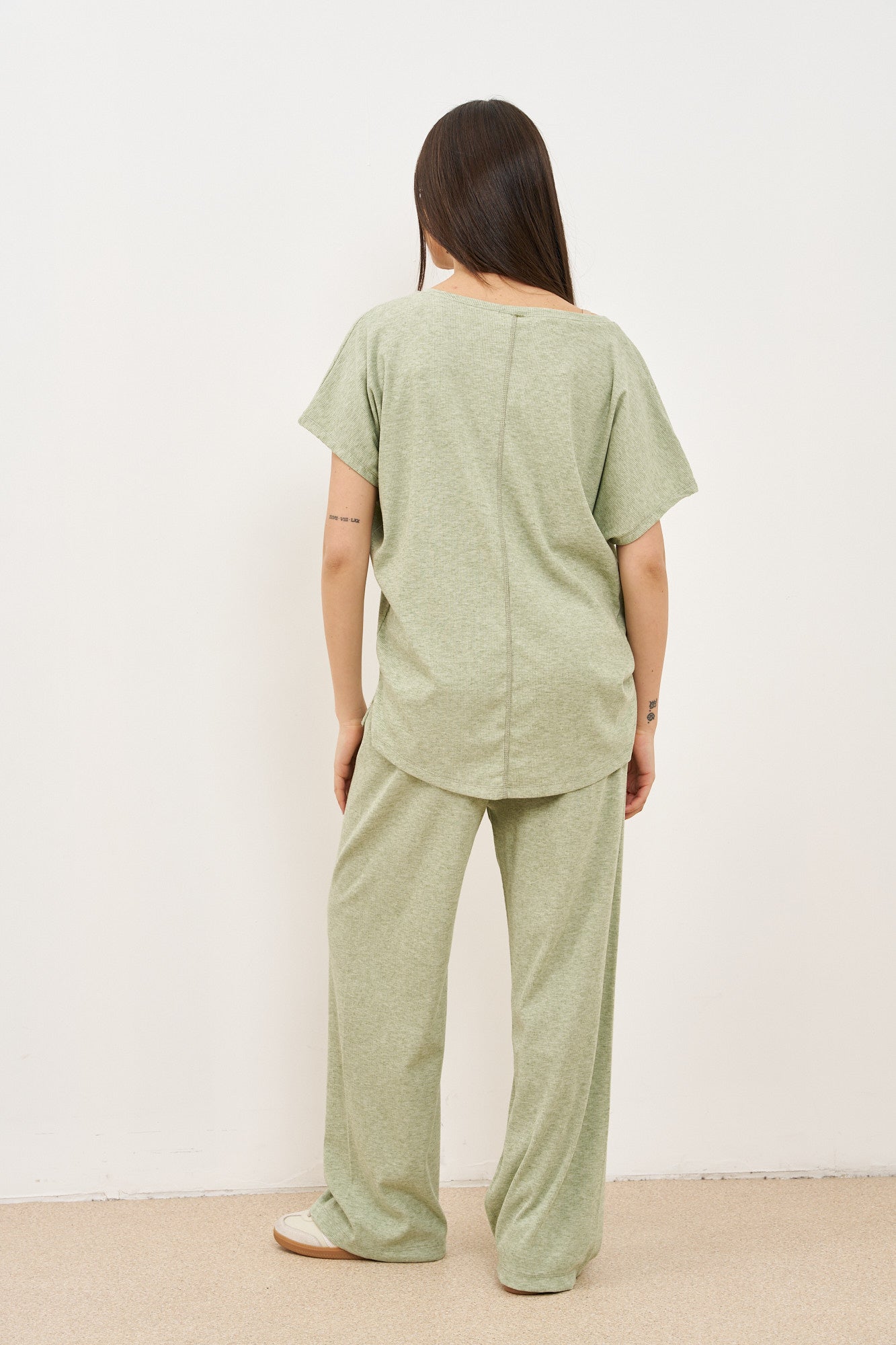 חליפת וי ריב מלאנז