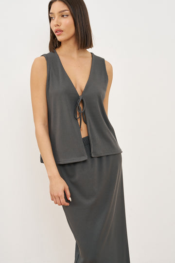 חליפת חצאית ריב קשירות