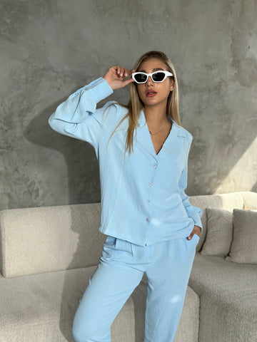 חליפת קרפ מכופתרת