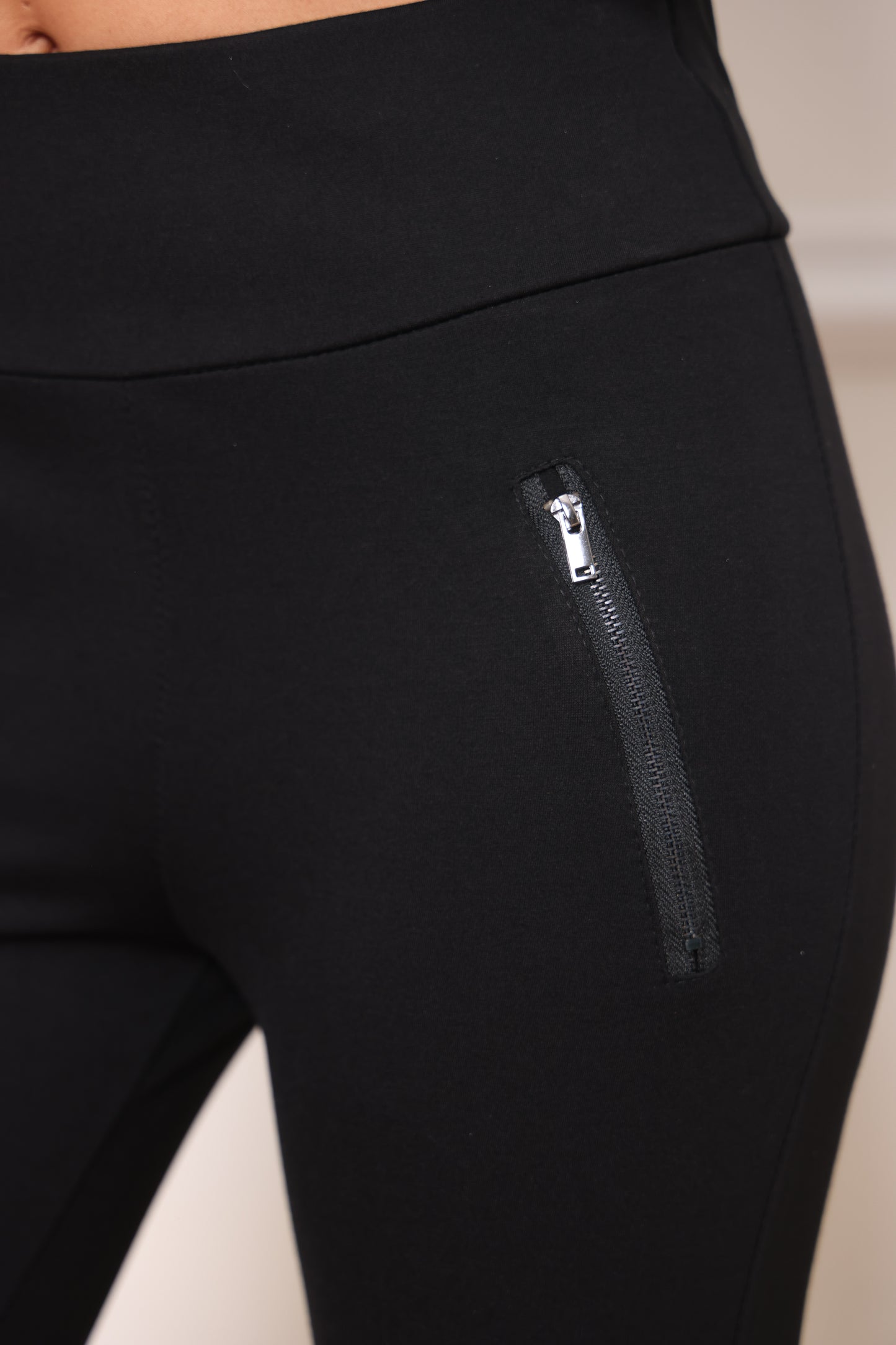 מכנסי צ׳ינו מחטבים