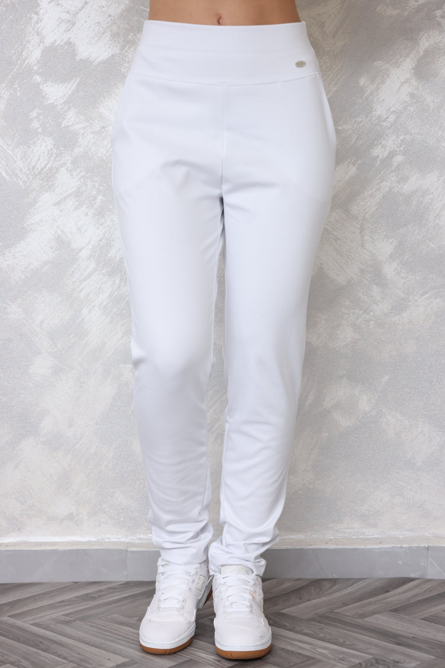 מכנסיים מחטבים חגורה גבוהה