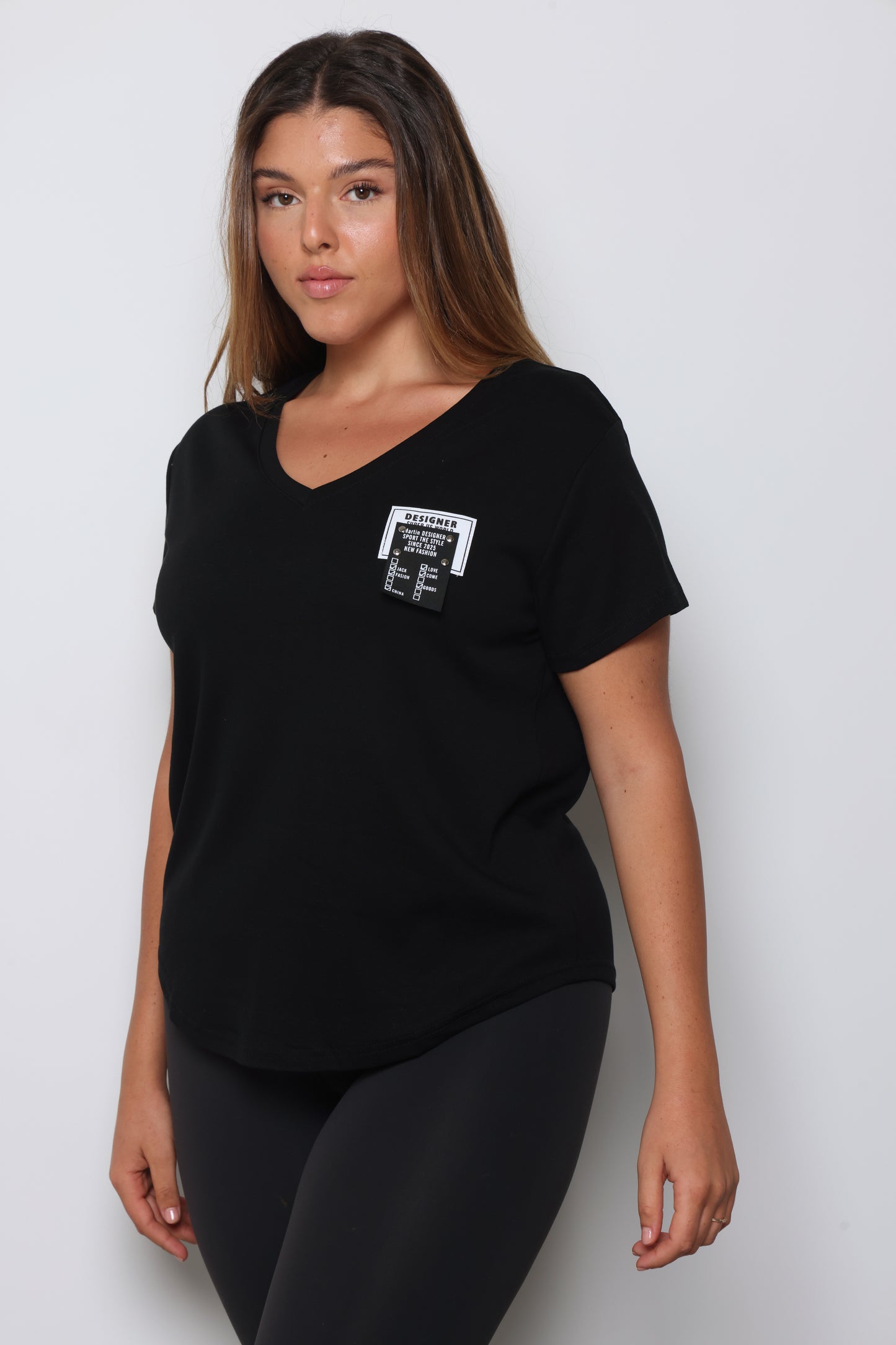 חולצת וי DESIGNER