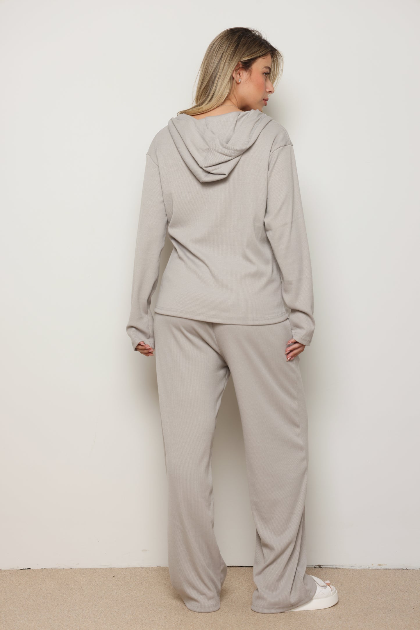 חליפת קפוצ'ון ריב דנה