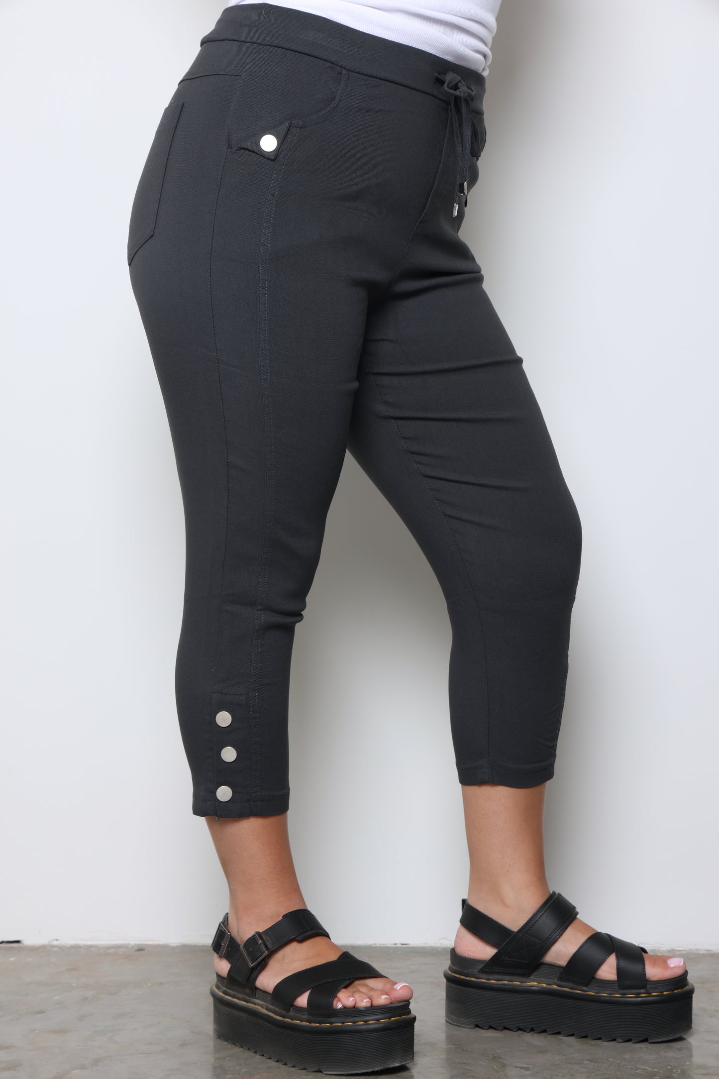 מכנסי 7/8 סיומת כפתור