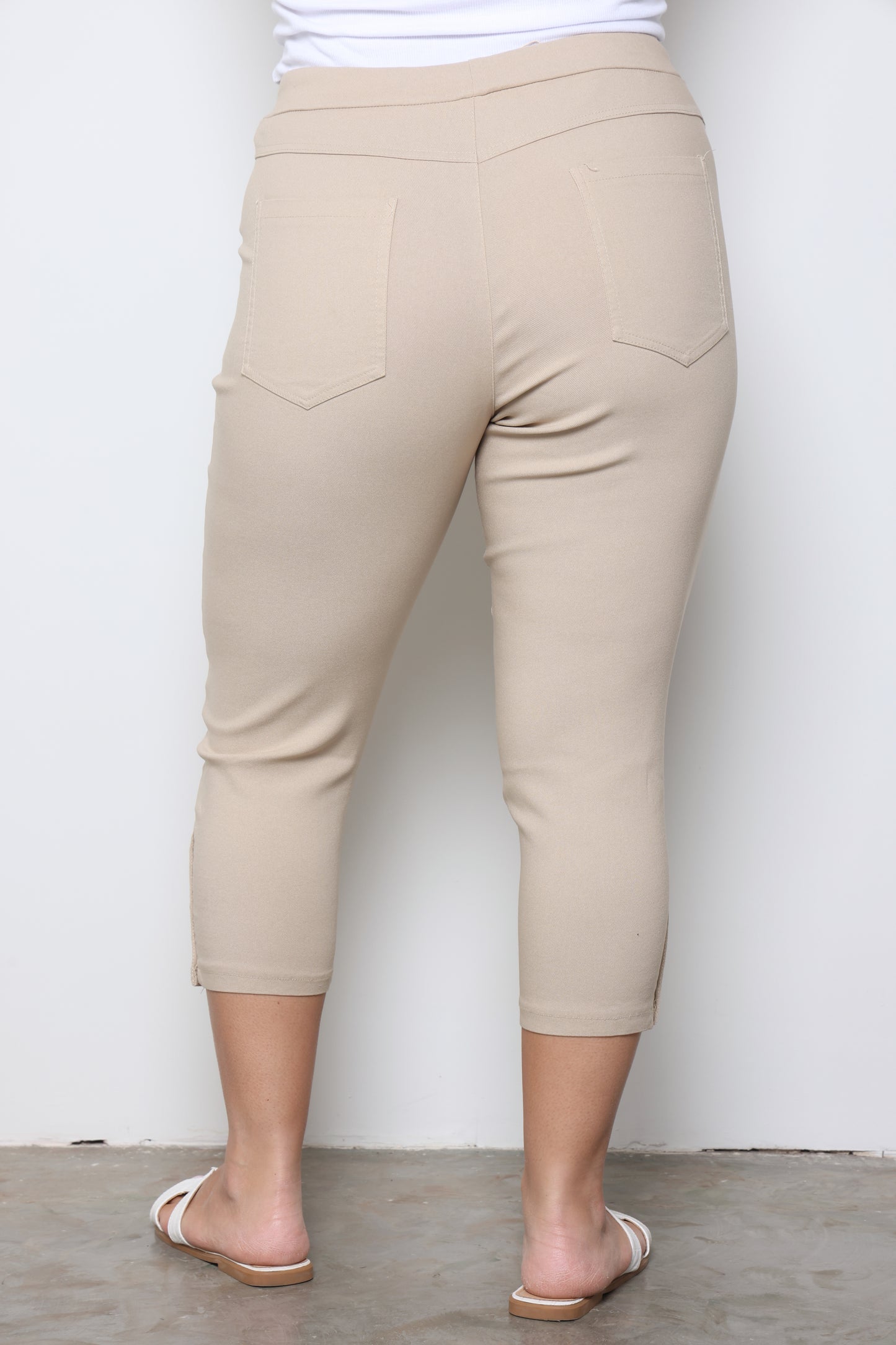 מכנסי 7/8 סיומת כפתור