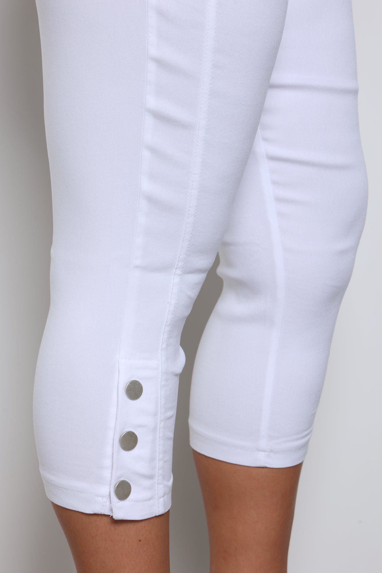 מכנסי 7/8 סיומת כפתור