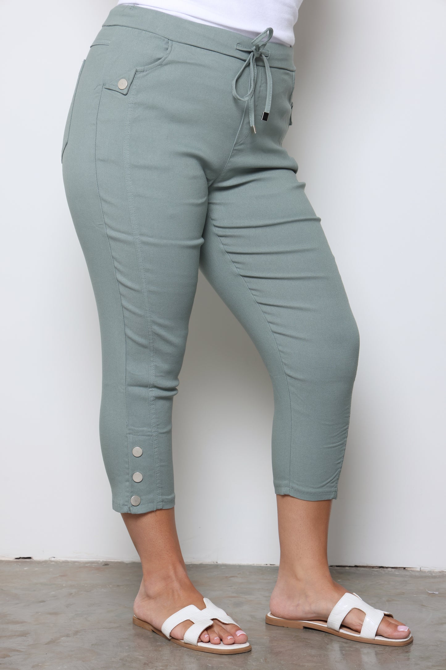 מכנסי 7/8 סיומת כפתור