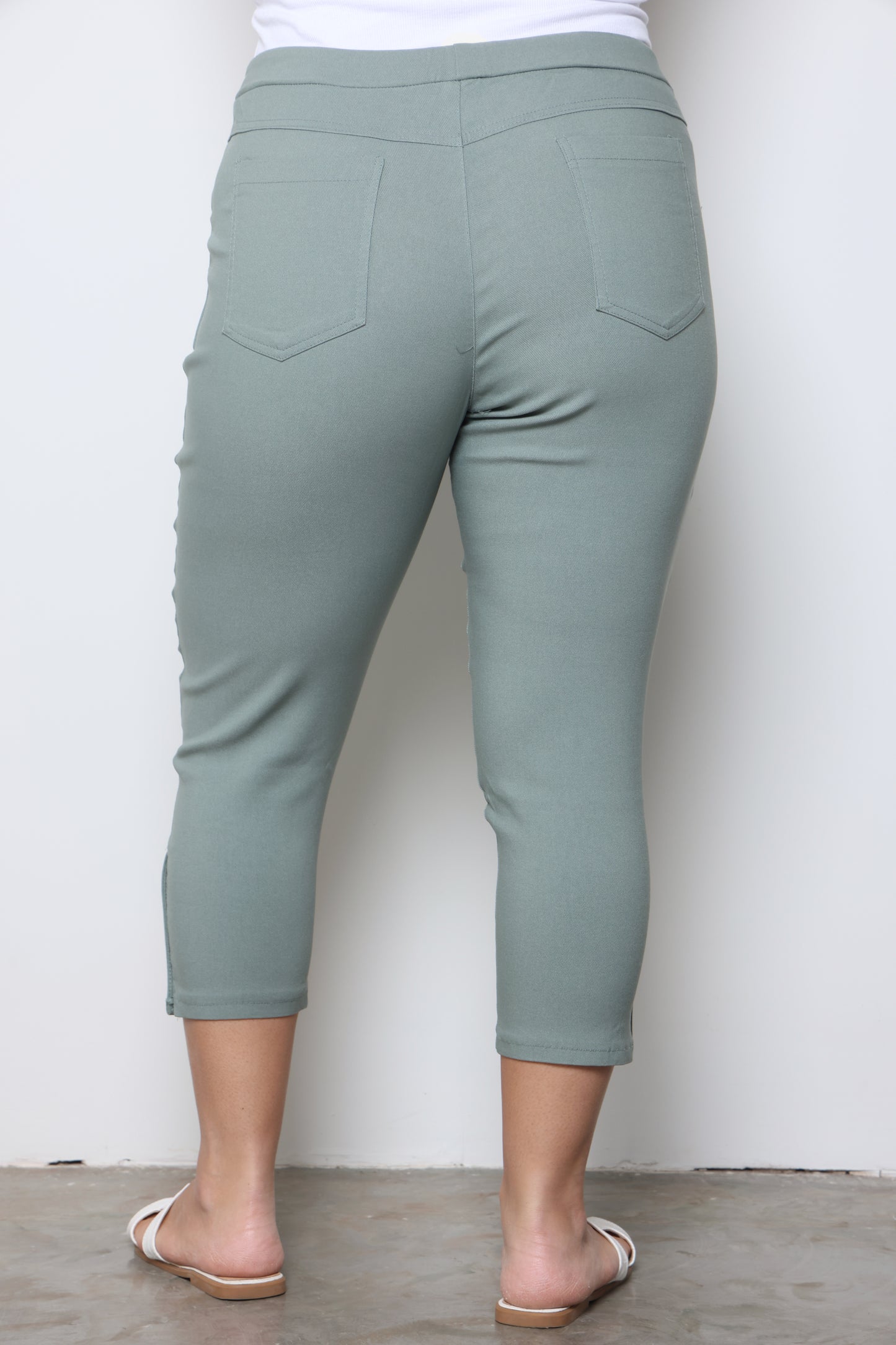 מכנסי 7/8 סיומת כפתור