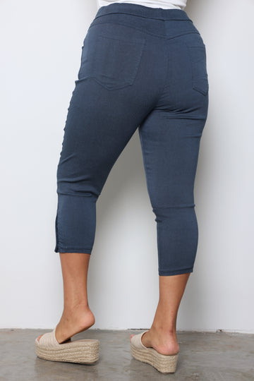 מכנסי 7/8 סיומת כפתור