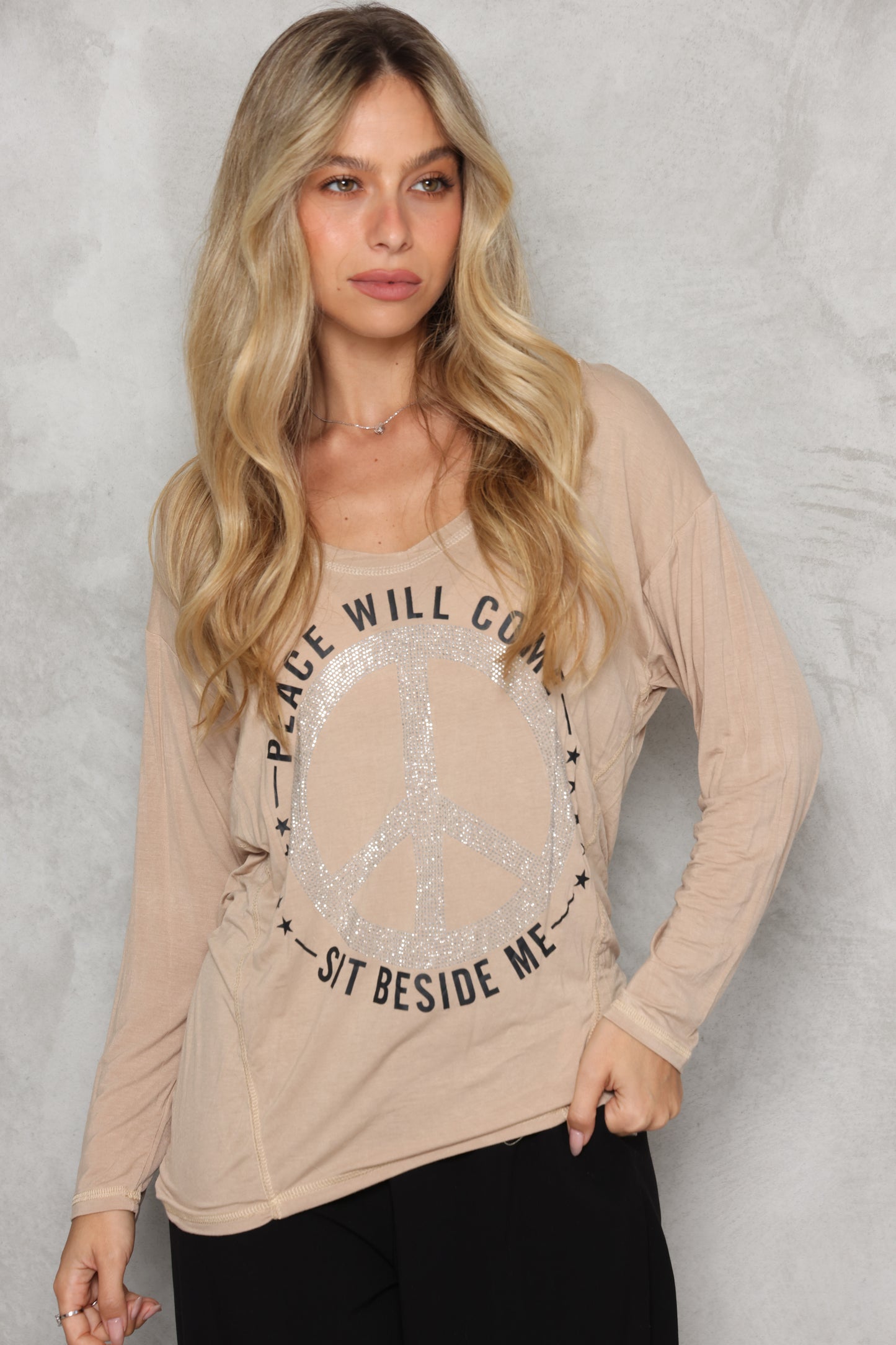 חולצת וי חיתוכים דפוס פיס