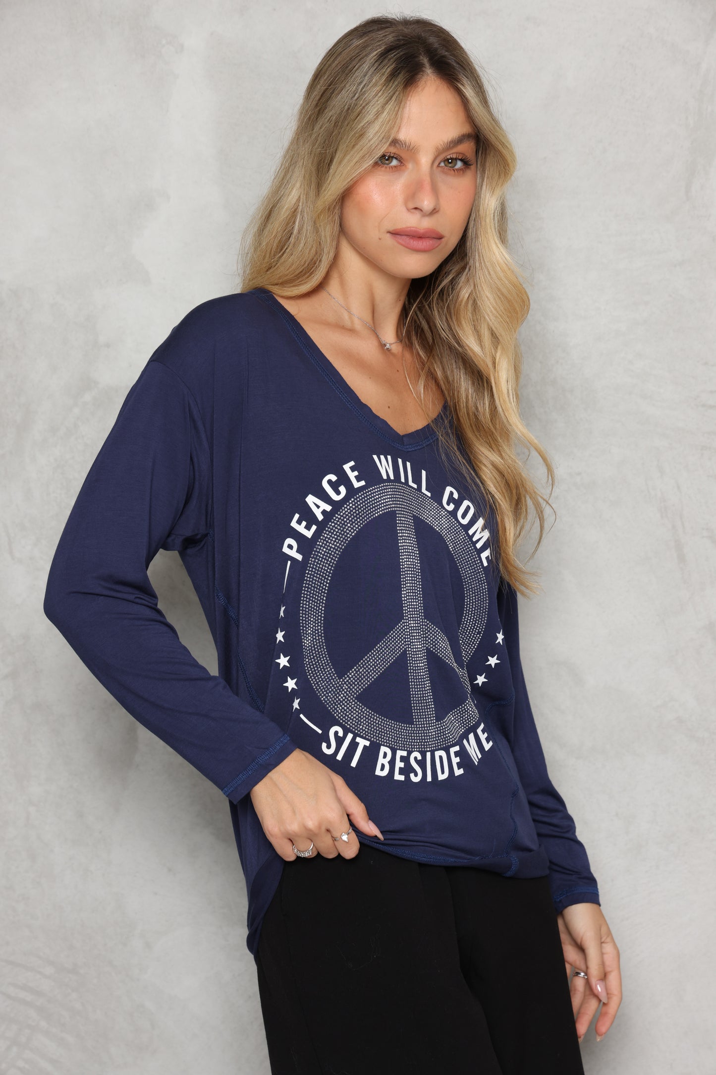 חולצת וי חיתוכים דפוס פיס