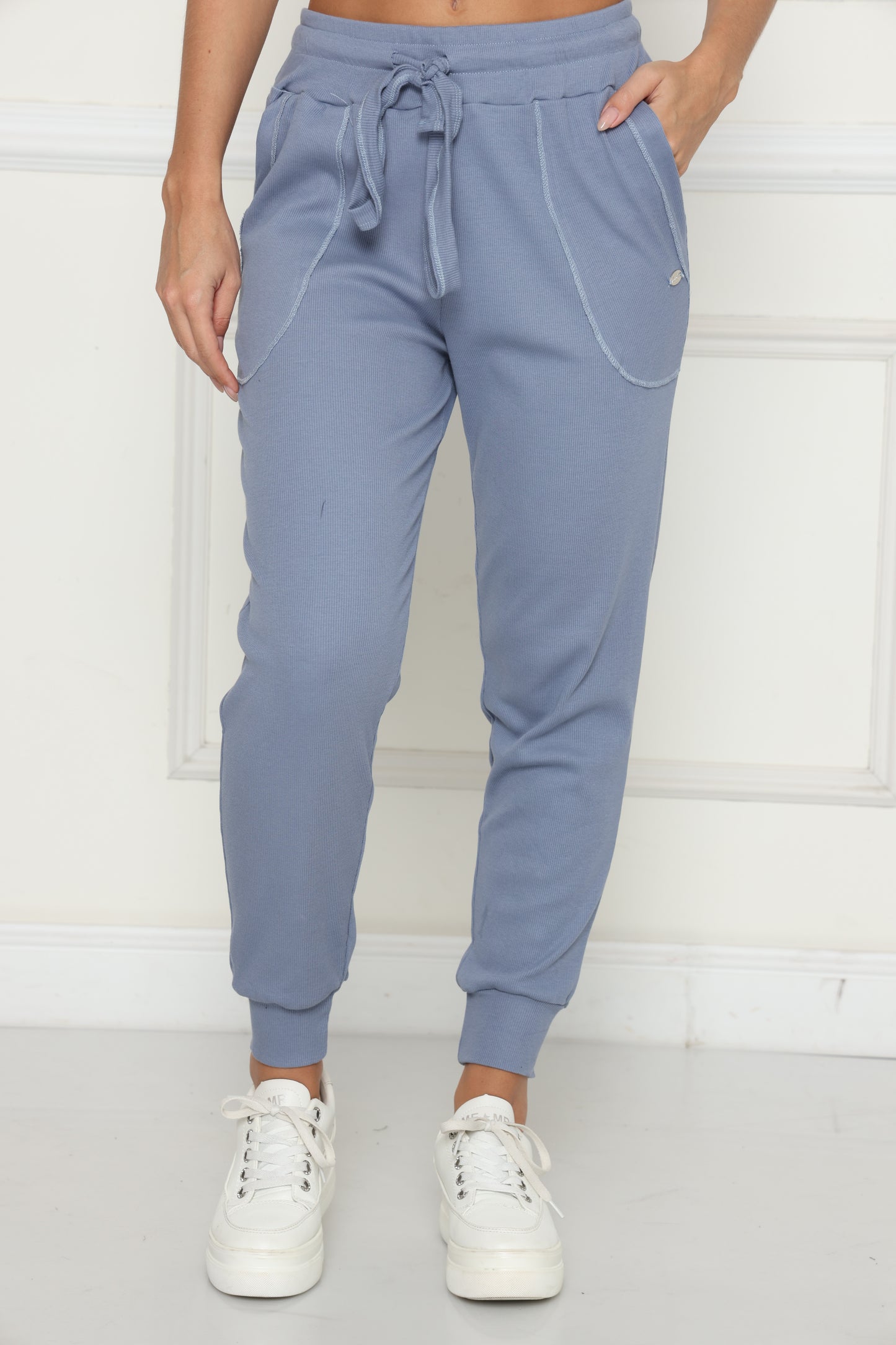 מכנסי ריב עם תיפורים