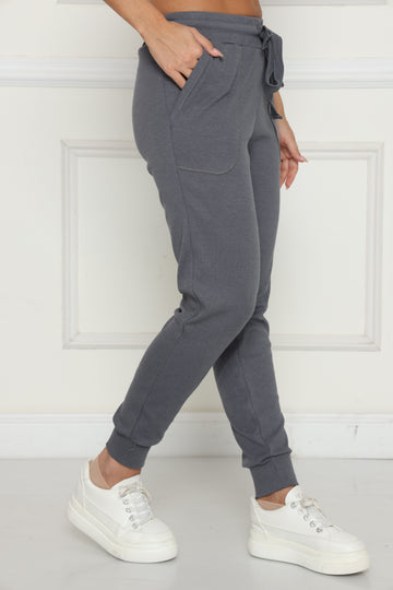 מכנסי ריב עם תיפורים